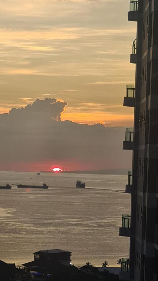 Cozy Penthouse 2Br Suite W Balcony - Amazing Manila Bay View And City Skyline Near Moa Pasay Kültér fotó