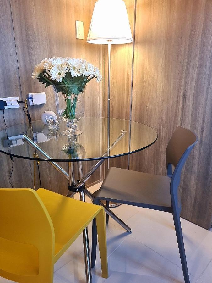 Cozy Penthouse 2Br Suite W Balcony - Amazing Manila Bay View And City Skyline Near Moa Pasay Kültér fotó