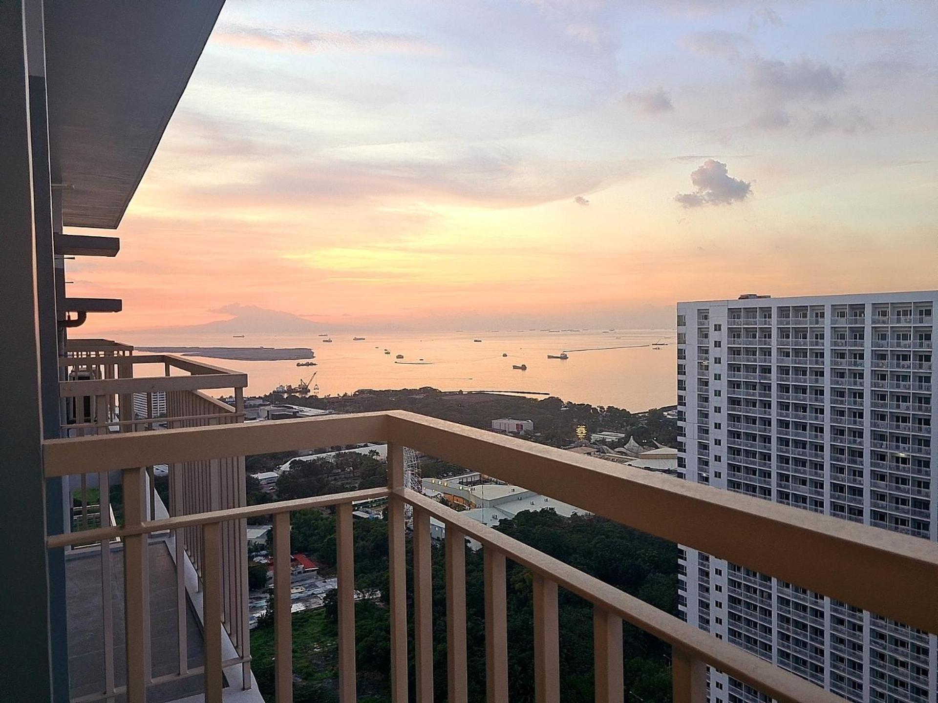 Cozy Penthouse 2Br Suite W Balcony - Amazing Manila Bay View And City Skyline Near Moa Pasay Kültér fotó